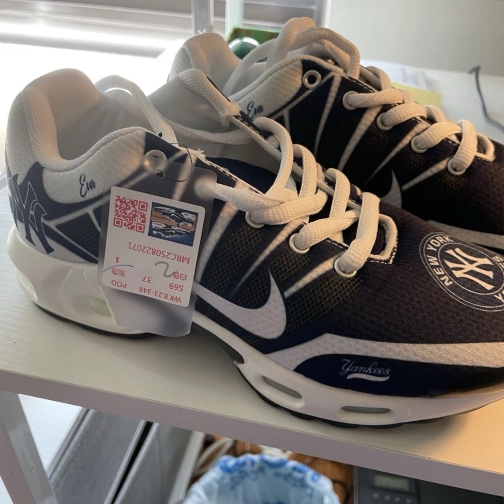 Eva Longoria commemorative shoes! Super rare! Size 6